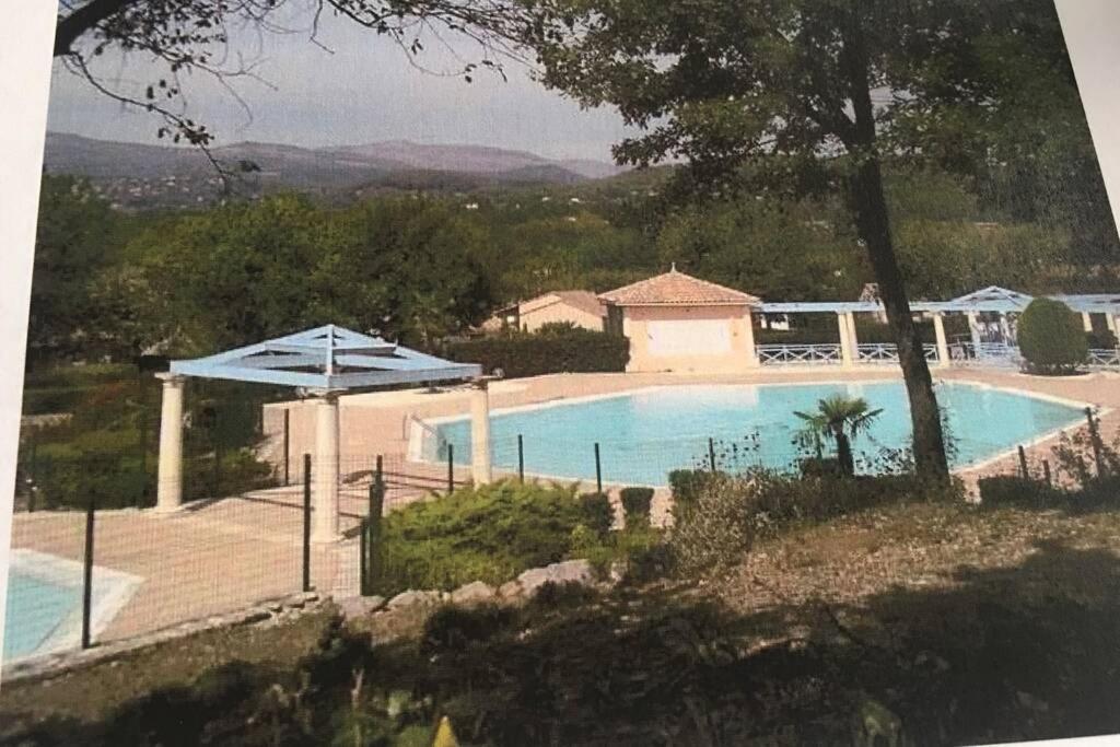 Maisonnette Provencal Holiday home Tourrettes